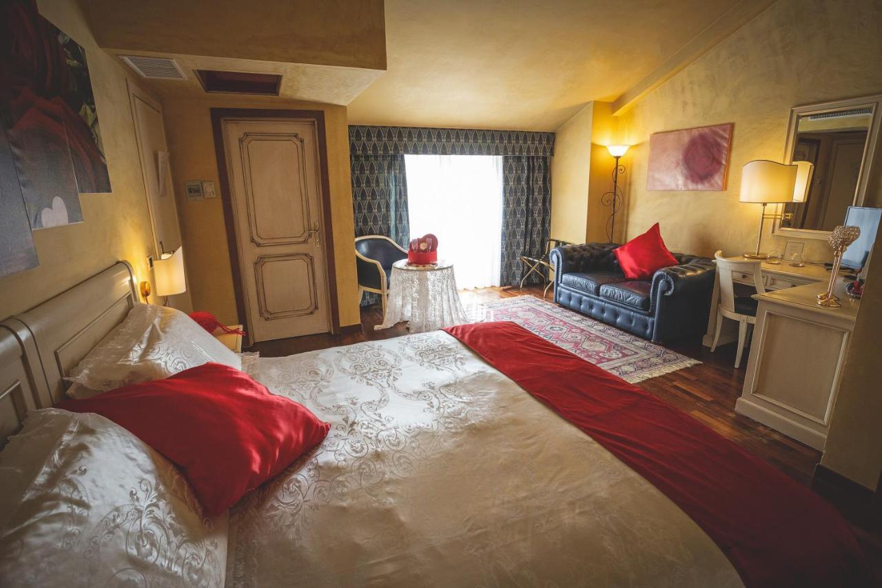 Hotel Posta เชชินา ภายนอก รูปภาพ