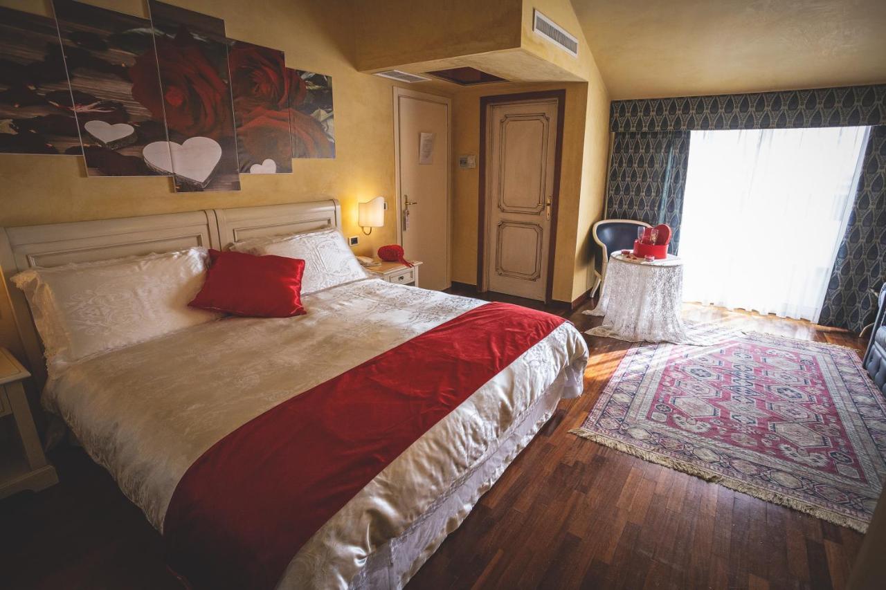 Hotel Posta เชชินา ภายนอก รูปภาพ